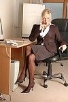 escritório hot lass dannii harwood estava ansioso para chegar em seu escritório, para que ela pudesse revelar seu mau exclusiva do office maneiras!