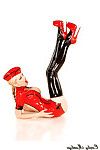 модель блондинка Фетиш Эмили мэрлин в красный латекс медсестра униформа
