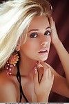 piękna босоногая blondynka Jennifer Mackay tracenie seksowna bielizna pozowanie nago