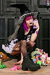 spooky-cute gothic Hexe Mädchen dorothy perkins ausgezogen