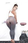 Solo hottie Kelsi Monroe freeing huge pornstar booty from yoga shorts