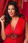 pela primeira vez na pinupfiles, âmbar campisi mostra-nos o seu, grande e bonito mambos em um lowcut sexy peituda mostrando vestido vermelho!