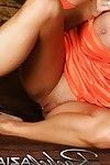 breasty bionda, rachel aziani, ama come le sue tette guarda nel suo attraente vestito. ma lei ammira stripping off ancora più in mostra le sue chicche, in particolare la sua ruvida clitoride.