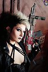 Gotik cyberpunk wastelad savaşçı model sokak shiver