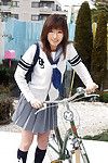 üniformalı Japon kız öğrenci