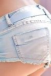 тини летний марш мэллоу Тина Уолкер обнажая ее плоская грудь в джинсовые нижнее белье
