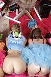 coed lesbische babes hebben een warm krijgen-samen met hun favoriete speelgoed