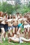 şok edici hafif güzellikleri ile ormanda çılgın seks Partisi!