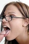 sexuelle étudiante à lunettes addison rose prend intense pecker ses rigide amour en cage
