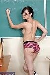 赤裸裸的男女同校的眼镜sasha grey露出她的不屈不挠的身体