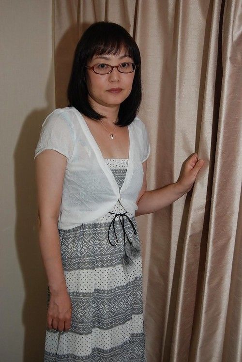 Shy eastern lady in glasses stripped off down and has some love-cage vibing enjoyment
