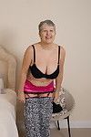 britse mammoet-breasted gegroeid dame aan de vervelende