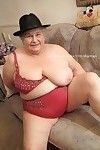 curvy çıplak yaşlı kadın oyna