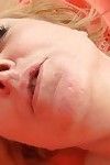 الرضع breasty محنك جوليا وجازيس في قرب مع صبي لها صديق
