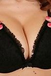 boobsy الأوروبية أحمر جيسيكا الأحمر توسيع المهبل الشفاه في الكعب العالي