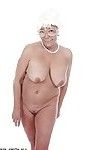 Opa Pornostar karen Sommer-Modellierung gründlich gekleidet, früher als striptease unbekleidet