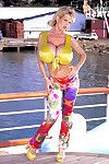 ham hooters kaybetme kurulan kadın curvy tozlu iskelede açık havada