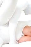 摩洛伊斯兰解放阵线 凯利 麦迪逊 穿透 在 一个 白色 不露面的 衣服